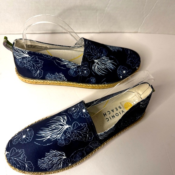 NWOT Vionic beach loafers women’s Blue size 8.5